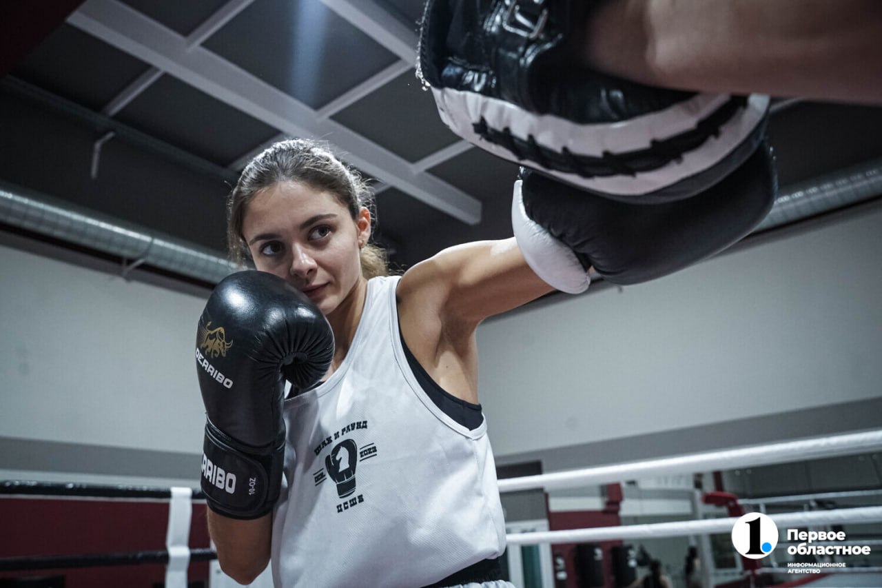 Челябинская спортсменка бьет соперниц за шахматной доской и на ринге Челябинская спортсменка бьет соперниц за шахматной доской и на ринге