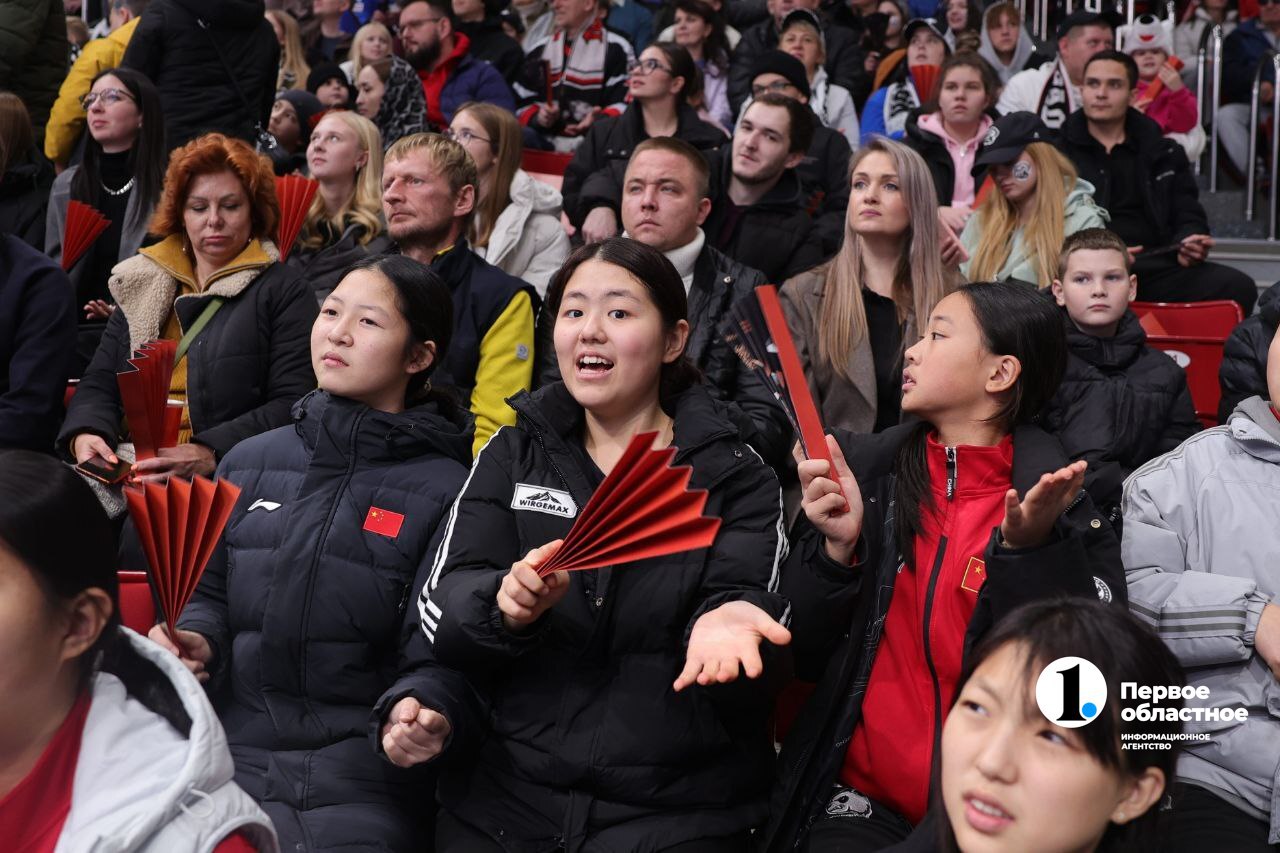 Кто мы? Мы — «Трактор!». «Парни — молодчики, забили много голов! Но мы пропустили три шайбы — это много. Надо работать над этим» — сказал в раздевалке после матча Ярослав Федосеев партнерам по команде Кто мы? Мы — «Трактор!». «Парни — молодчики, забили много голов! Но мы пропустили три шайбы — это много. Надо работать над этим» — сказал в раздевалке после матча Ярослав Федосеев партнерам по команде