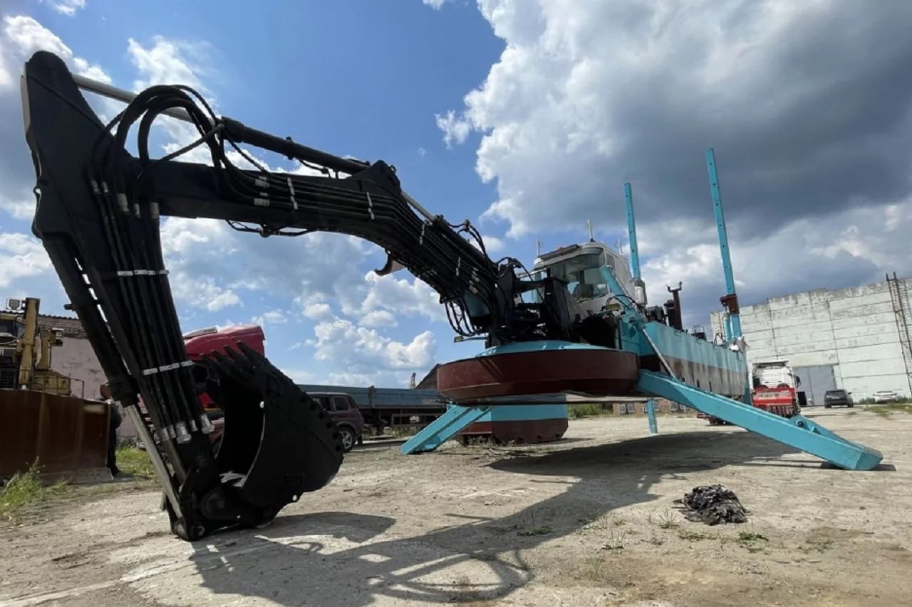 Челябинскую машину-амфибию для очистки водоемов отправили в Норильск