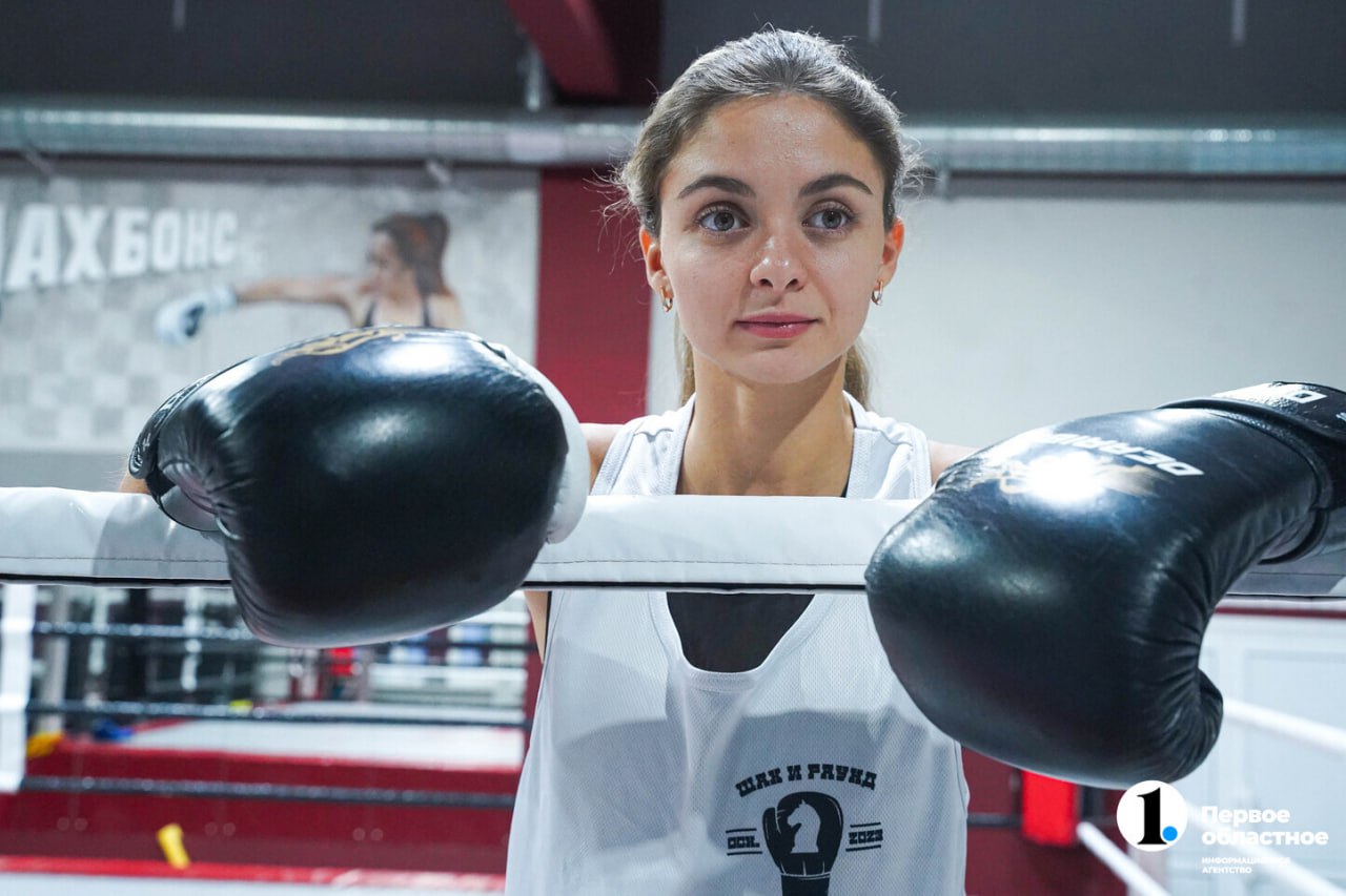 Челябинская спортсменка бьет соперниц за шахматной доской и на ринге Челябинская спортсменка бьет соперниц за шахматной доской и на ринге