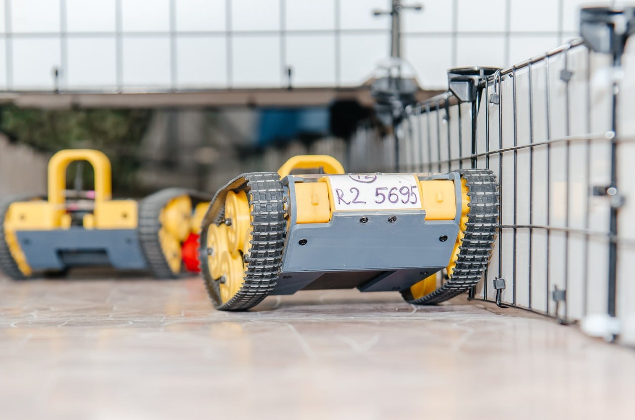 В Трехгорном дети учатся управлять роботами В Трехгорном дети учатся управлять роботами