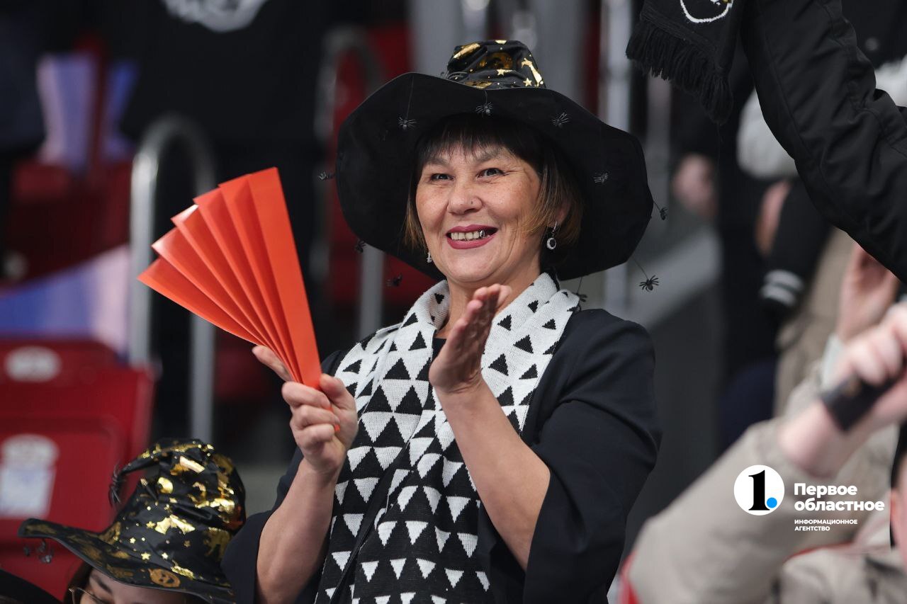 Кто мы? Мы — «Трактор!». «Парни — молодчики, забили много голов! Но мы пропустили три шайбы — это много. Надо работать над этим» — сказал в раздевалке после матча Ярослав Федосеев партнерам по команде Кто мы? Мы — «Трактор!». «Парни — молодчики, забили много голов! Но мы пропустили три шайбы — это много. Надо работать над этим» — сказал в раздевалке после матча Ярослав Федосеев партнерам по команде