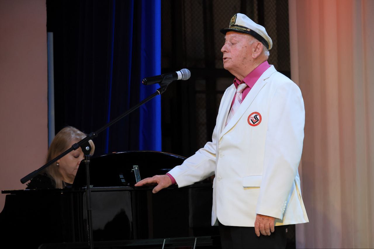 «Когда поет душа»: в Челябинске в восьмой раз прошел фестиваль творчества пожилых «Когда поет душа»: в Челябинске в восьмой раз прошел фестиваль творчества пожилых