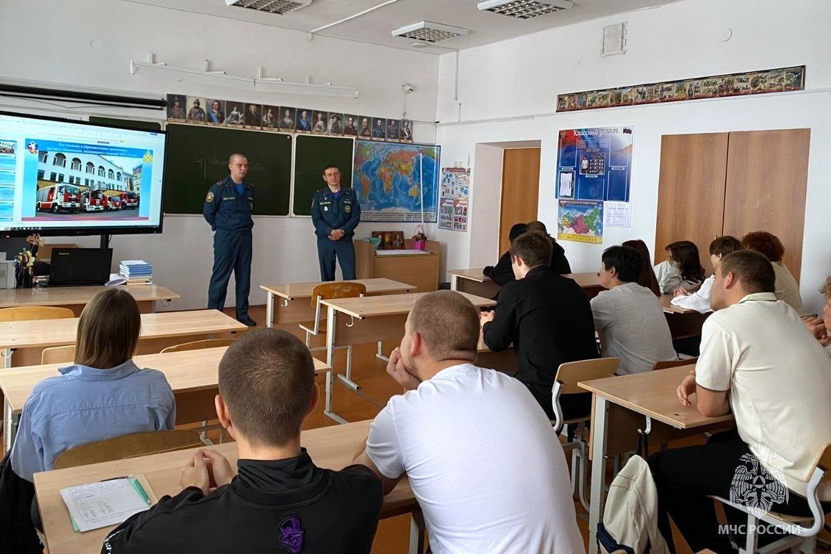 Путь в ВУЗы МЧС России начинается со школьной парты Путь в ВУЗы МЧС России начинается со школьной парты