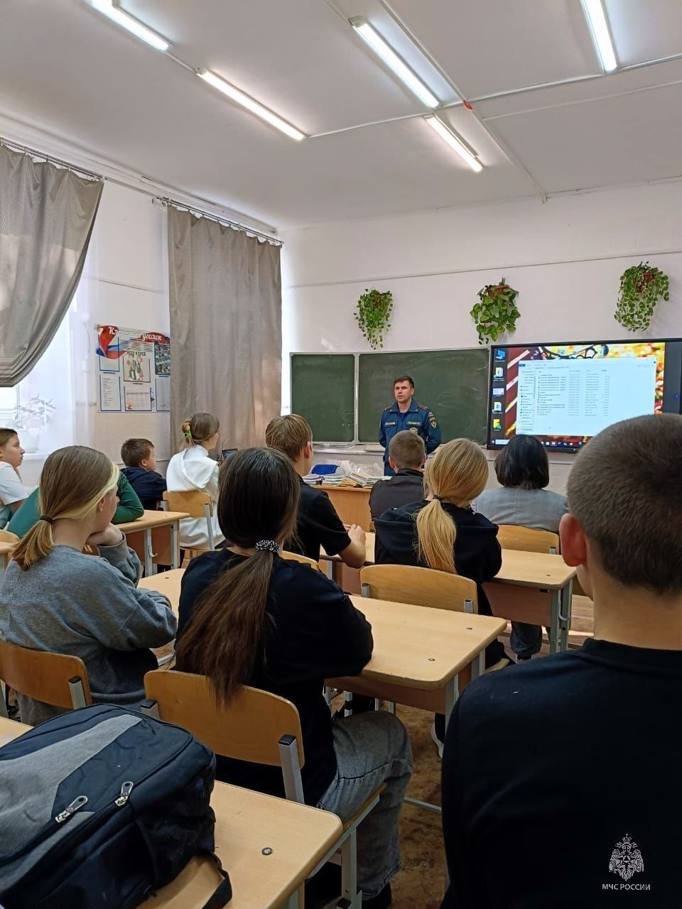 Путь в ВУЗы МЧС России начинается со школьной парты Путь в ВУЗы МЧС России начинается со школьной парты