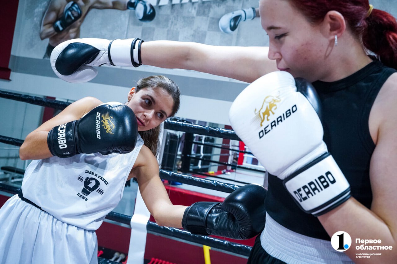 Челябинская спортсменка бьет соперниц за шахматной доской и на ринге Челябинская спортсменка бьет соперниц за шахматной доской и на ринге