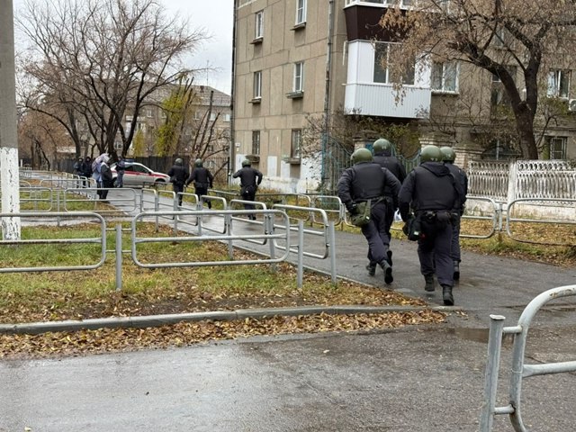 31 октября 2025 года оперативной группой в Магнитогорске на базе МУ «Спортивная школа «Умка» проведена плановая антитеррористическая тренировка, в задачи которой входит организация и осуществление первоочередных мер по... 31 октября 2025 года оперативной группой в Магнитогорске на базе МУ «Спортивная школа «Умка» проведена плановая антитеррористическая тренировка, в задачи которой входит организация и осуществление первоочередных мер по...