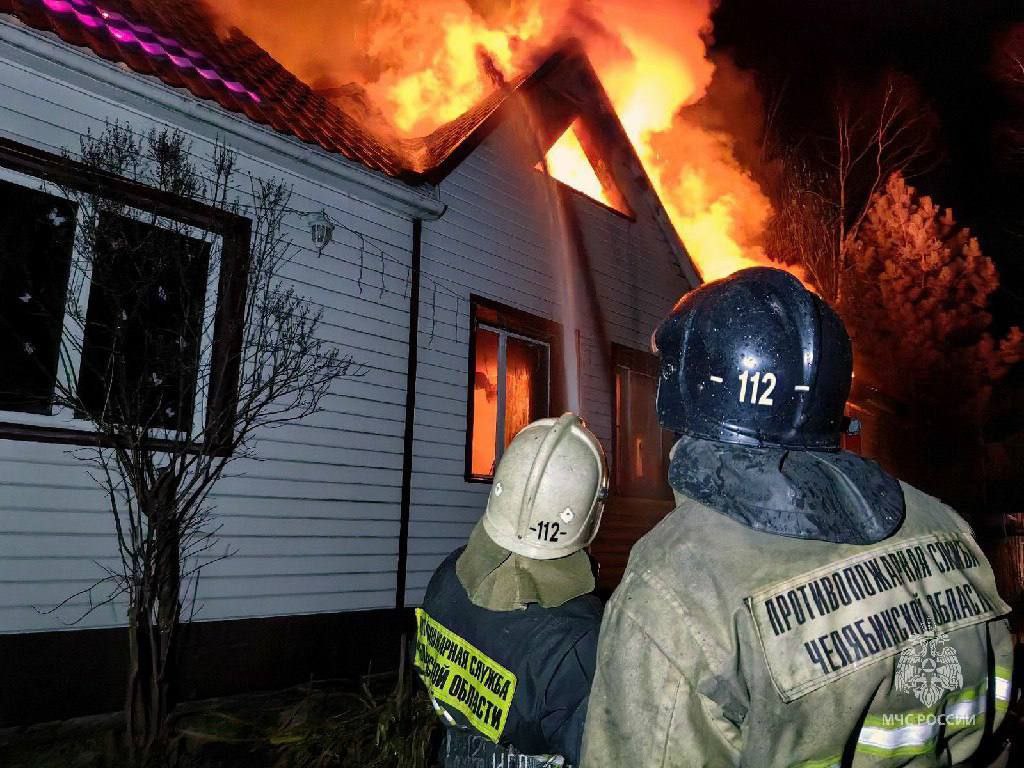 Из-за электрокотла выгорел двухэтажный дом Из-за электрокотла выгорел двухэтажный дом