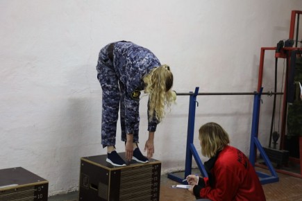 Сотрудники исправительной колонии № 18, СИЗО-2 и уголовно-исполнительной инспекции в свой профессиональный праздник сдали нормативы ГТО