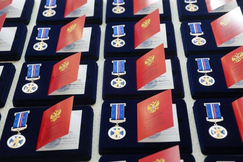 Челябинский школьник удостоен медали «За проявленное мужество» Челябинский школьник удостоен медали «За проявленное мужество»