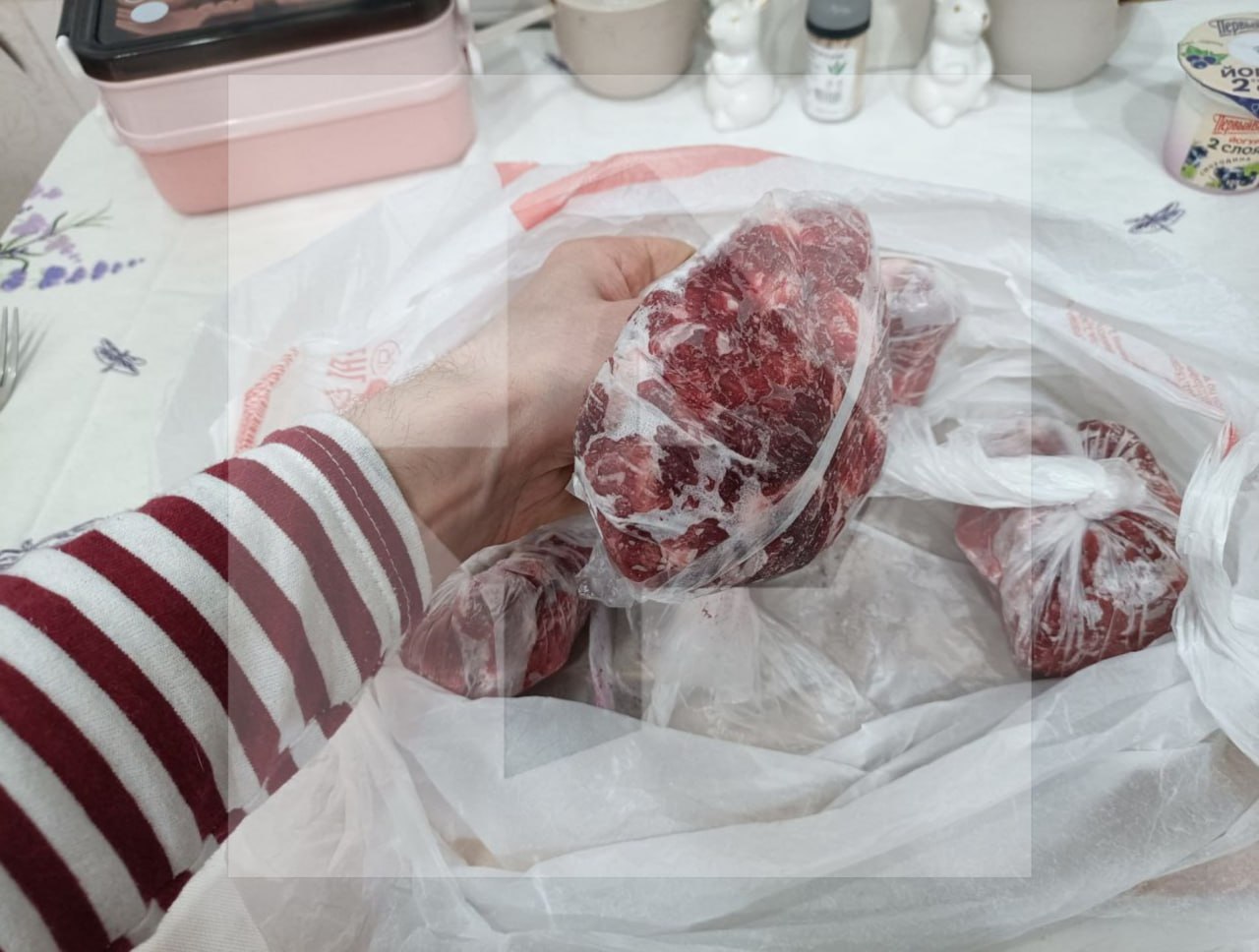 "Обнаружил неопознанный объект": мужчина проглотил осколки микрочипа, когда ел говядину "Обнаружил неопознанный объект": мужчина проглотил осколки микрочипа, когда ел говядину