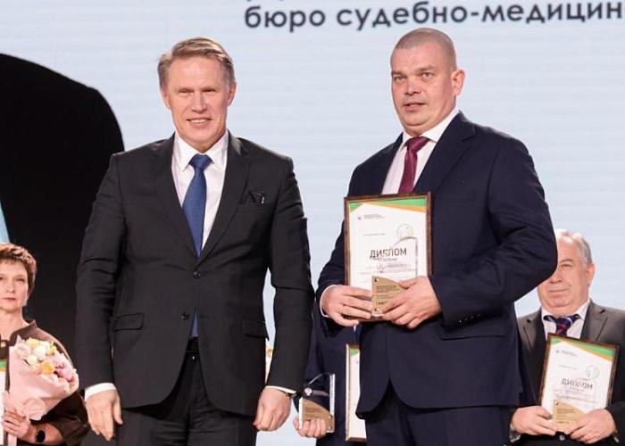 Глава Минздрава РФ Мурашко наградил судмедэксперта из Челябинска