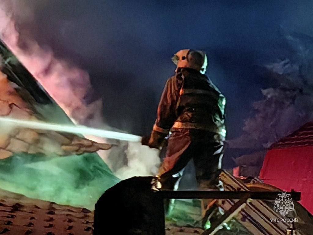 Из-за электрокотла выгорел двухэтажный дом Из-за электрокотла выгорел двухэтажный дом