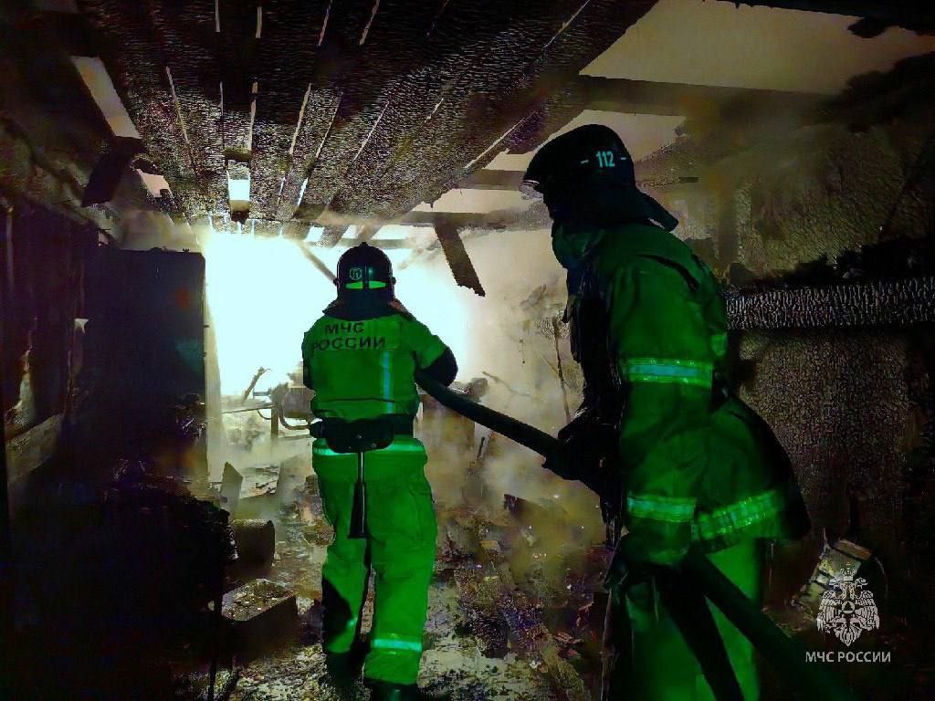 Из-за электрокотла выгорел двухэтажный дом Из-за электрокотла выгорел двухэтажный дом