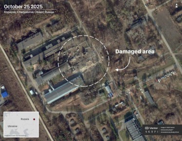 Спутниковый снимок последствий взрывов в одном из цехов завода «Пластмасс» в Копейске рядом с Челябинском, произошедших 22 октября