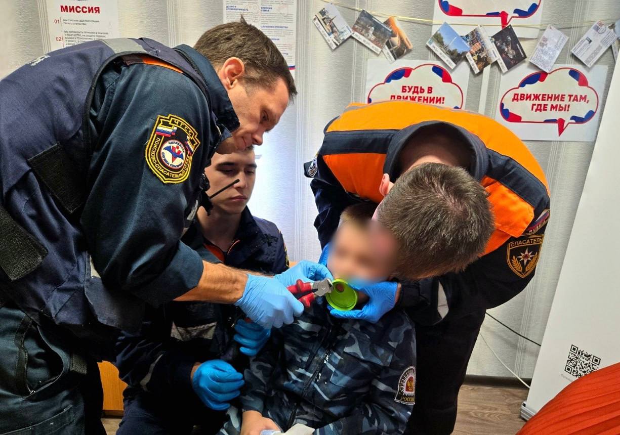 В Челябинске мальчик застрял языком в крышке спортивной бутылки
