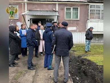 Прокурор области в рамках рабочей поездки в Чебаркульский район провел личный прием граждан и встретился с жителями военного городка
