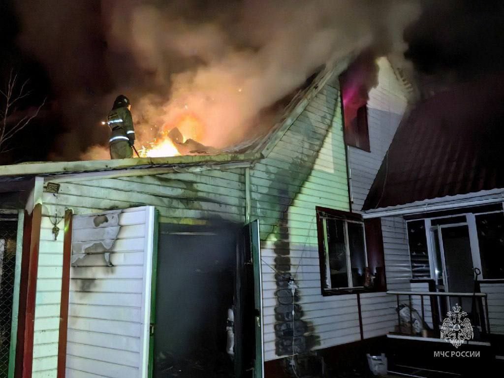 Из-за электрокотла выгорел двухэтажный дом Из-за электрокотла выгорел двухэтажный дом