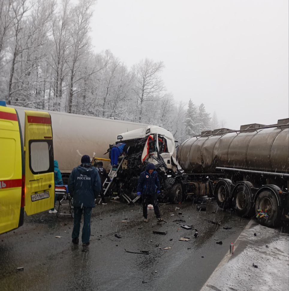На трассе М-5 под Златоустом произошло массовое ДТП с пострадавшими