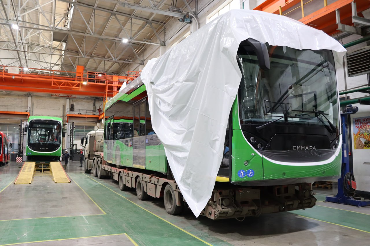 Из Челябинска в Калининград отправили три троллейбуса «Синара»