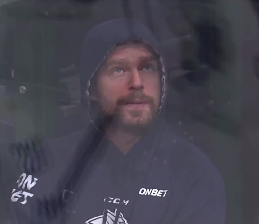 Кузя закончил в Магнитке?. Евгений Кузнецов не попал в заявку «Металлурга» на матч против «Шанхайских Драконов»