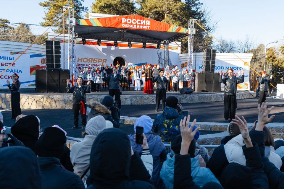 Алексей Лошкин: Челябинск вместе со всей страной отмечает День народного единства Алексей Лошкин: Челябинск вместе со всей страной отмечает День народного единства