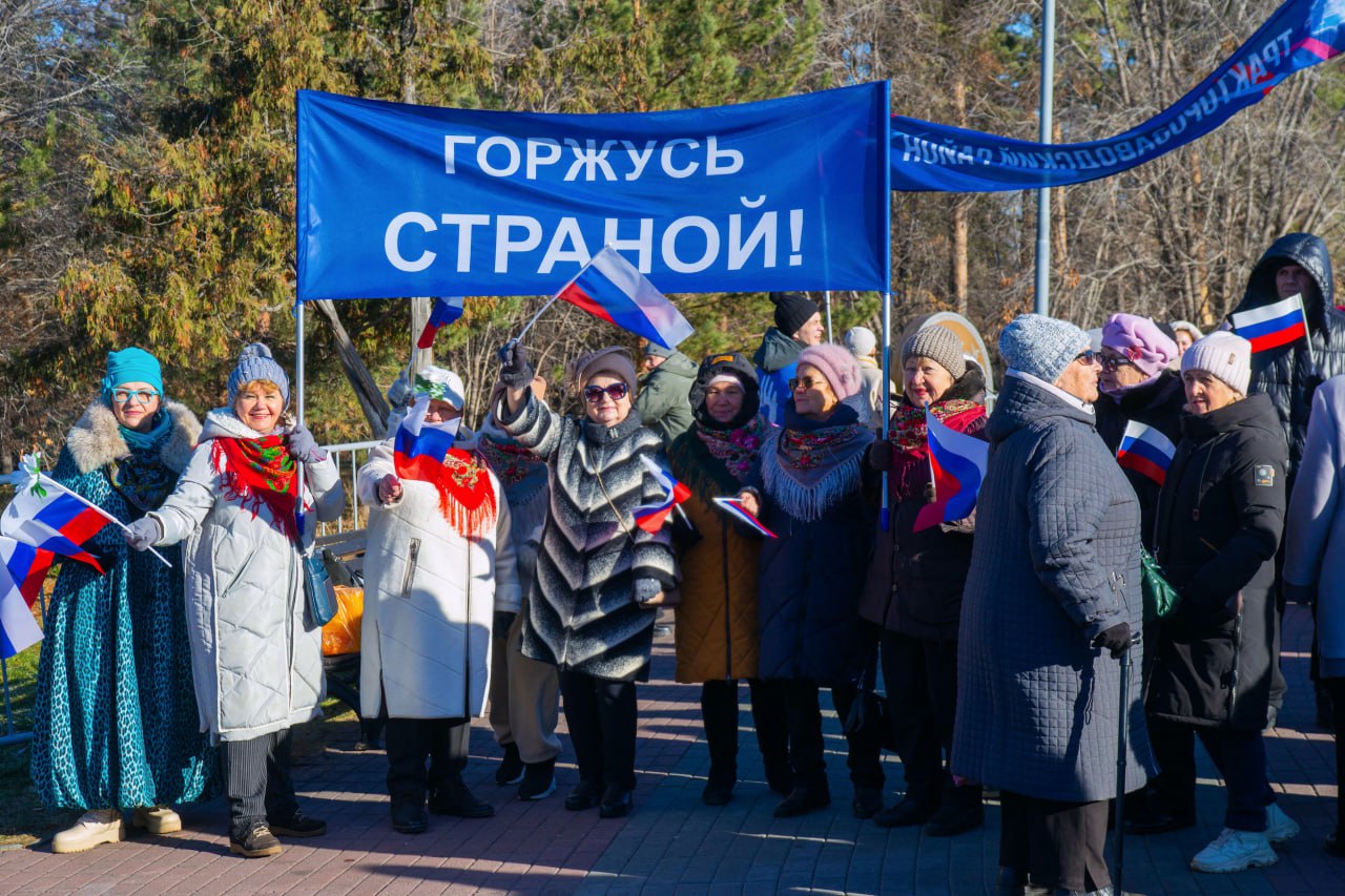 Челябинцы отметили День народного единства в парке Гагарина