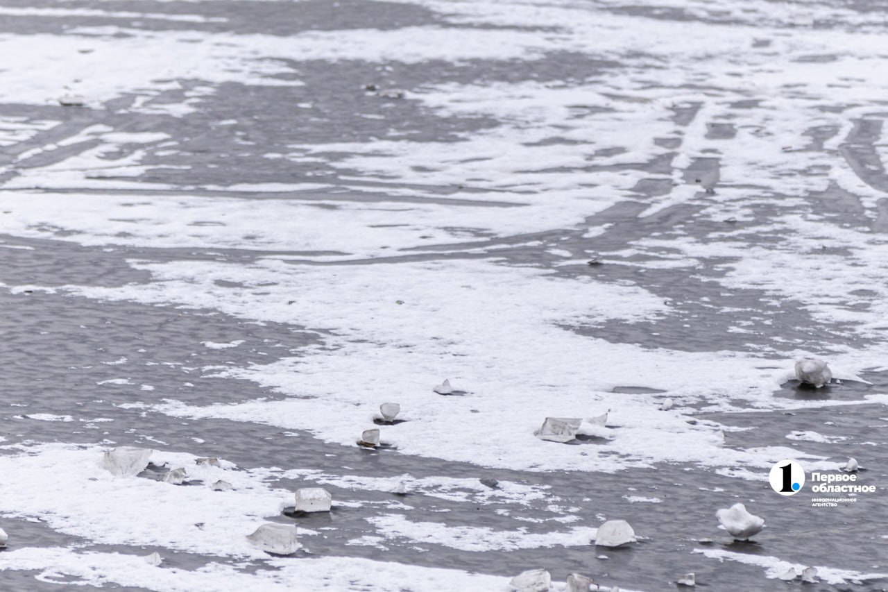 Южноуральцев предупредили об образовании тонкого льда на водоемах