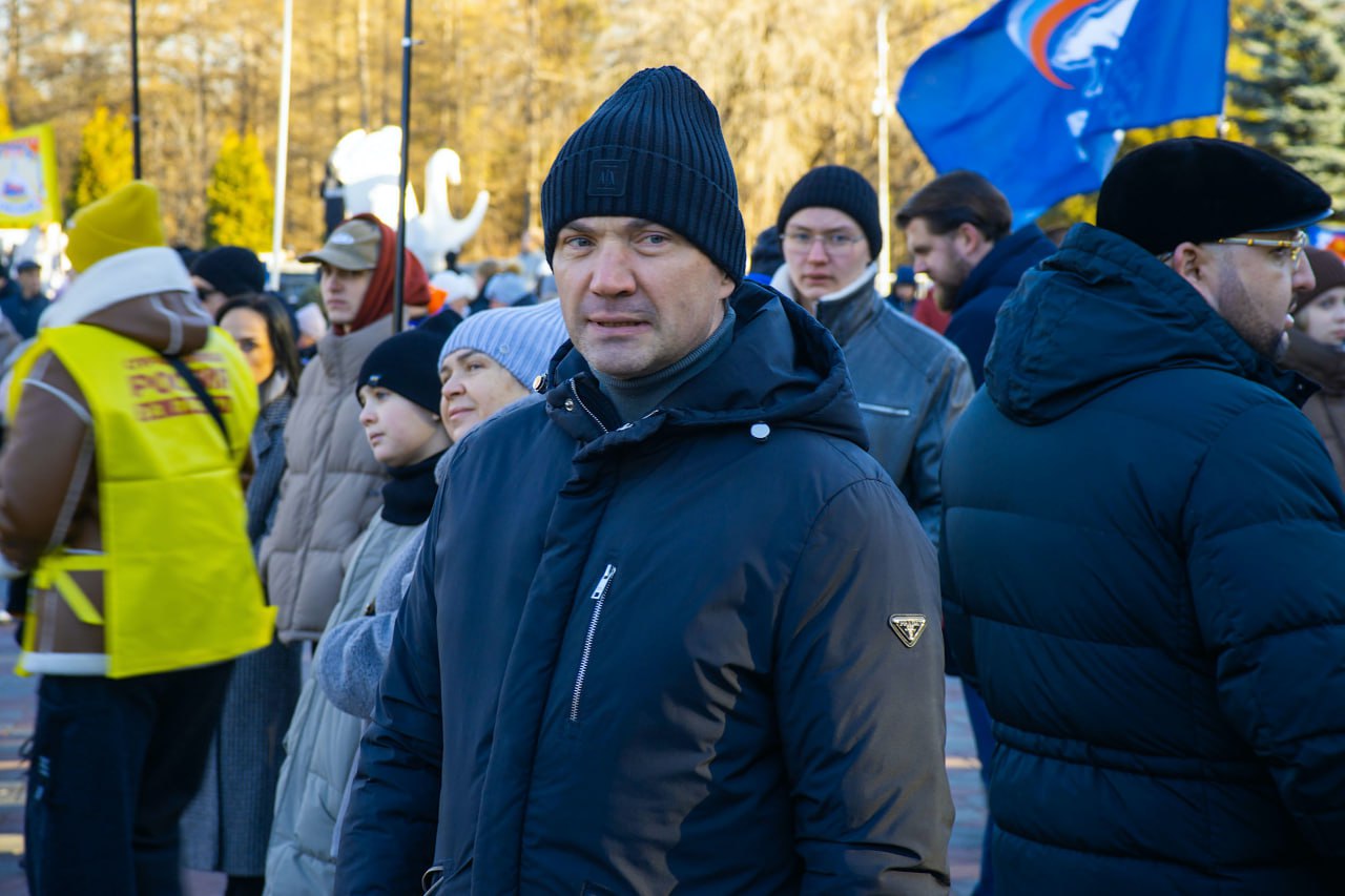 Челябинцы отметили День народного единства в парке Гагарина Челябинцы отметили День народного единства в парке Гагарина