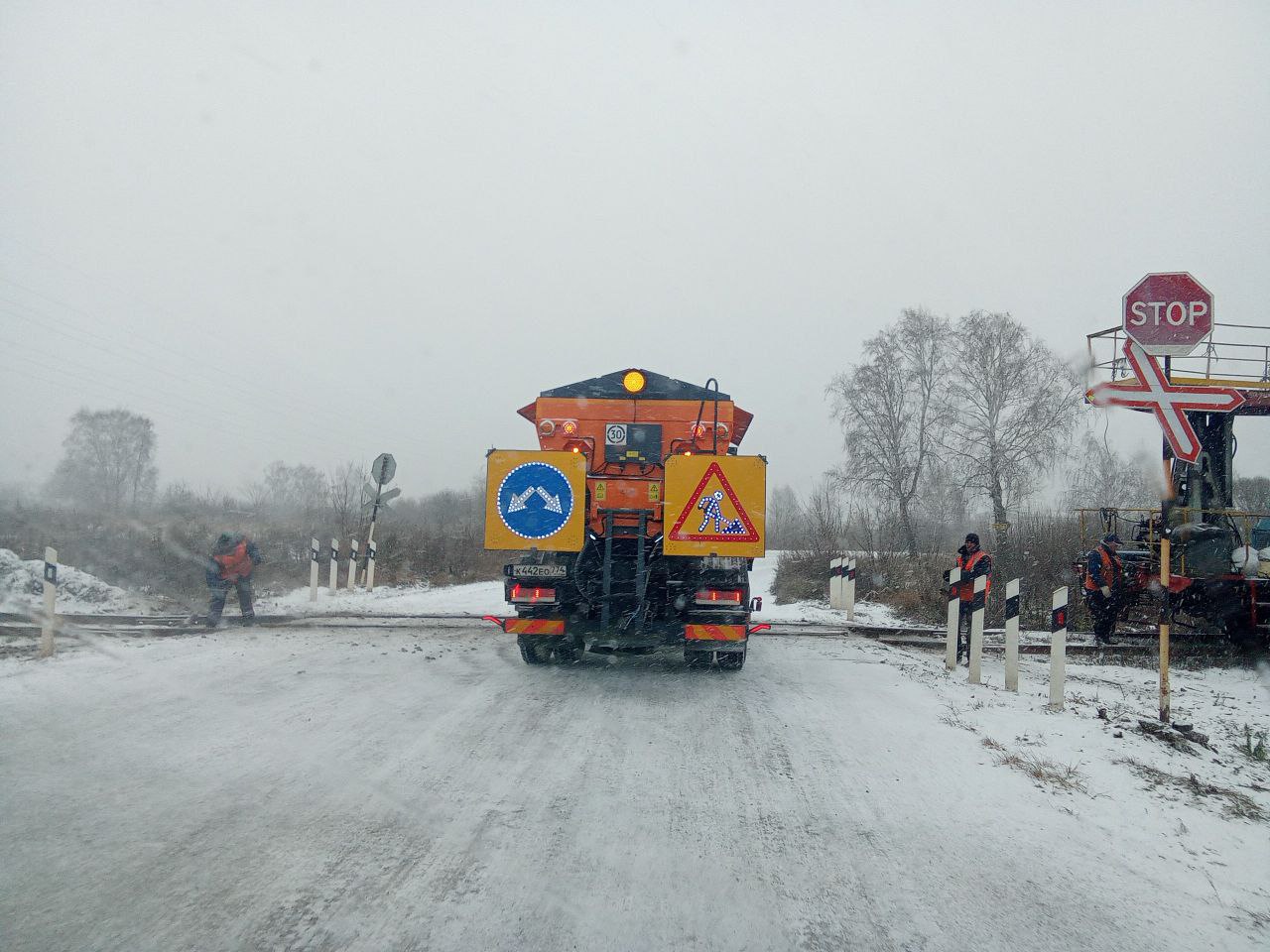 Снегоуборочная техника Копейска продолжила устранять последствия снегопада Для расчистки автодорог от снега при необходимости может быть задействовано 52 единицы техники Снегоуборочная техника Копейска продолжила устранять последствия снегопада Для расчистки автодорог от снега при необходимости может быть задействовано 52 единицы техники