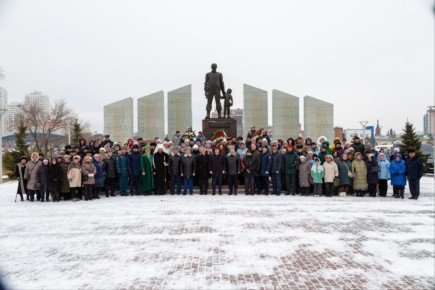 Исполняющий обязанности руководителя регионального СКР принял участие в мероприятии, посвященном памяти погибших при исполнении долга сотрудников правоохранительных органов