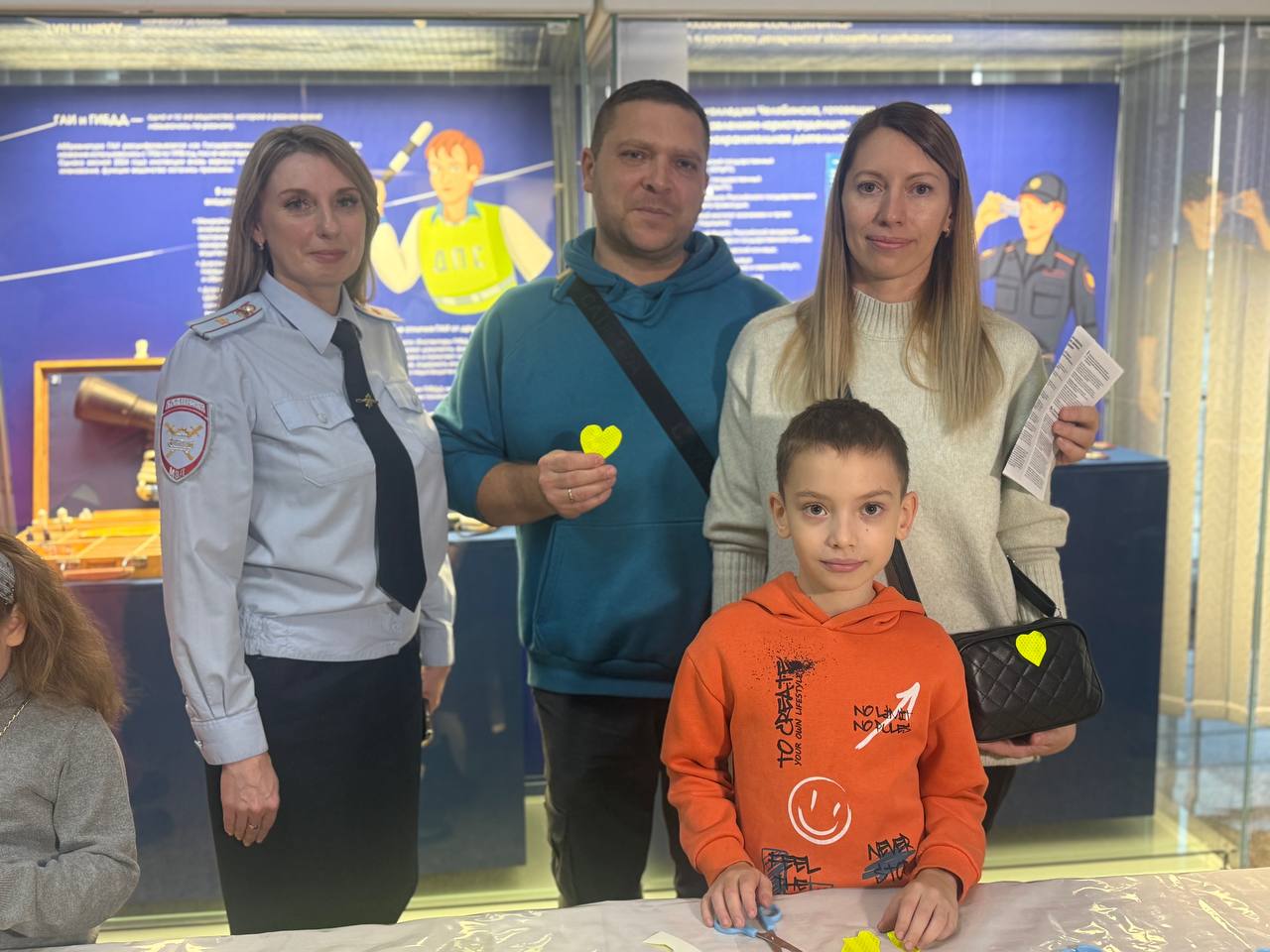 Сотрудники Управления Госавтоинспекции провели мастер-класс по изготовлению световозвращающих элементов в Краеведческом музее Сотрудники Управления Госавтоинспекции провели мастер-класс по изготовлению световозвращающих элементов в Краеведческом музее