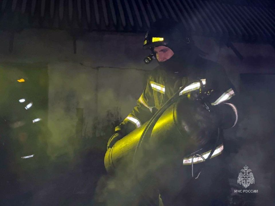 Сотрудники МЧС России вновь тушили баню