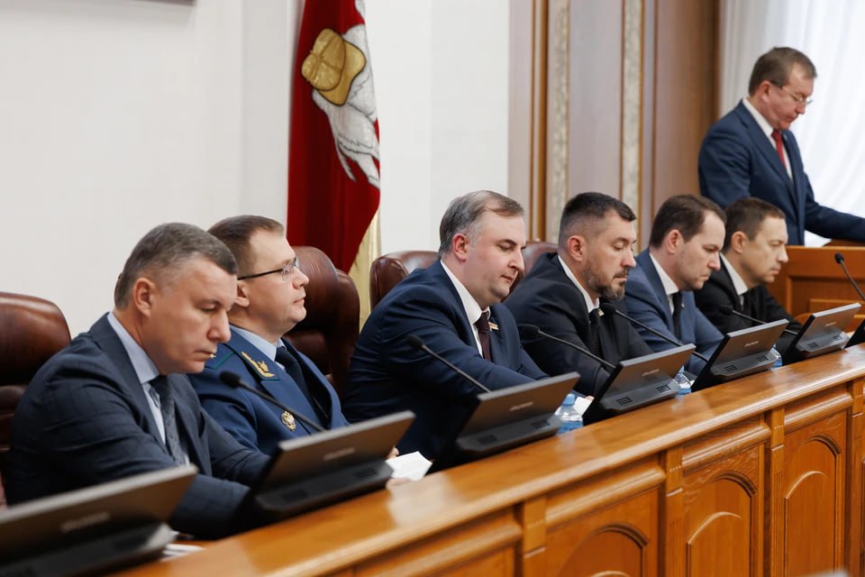 Поддержка героев: областной парламент принял поправки в бюджет и уточнил условия получения выплаты участниками СВО