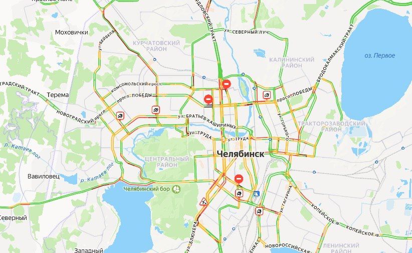 Короткая рабочая неделя в Челябинске началась с 9-балльных пробок