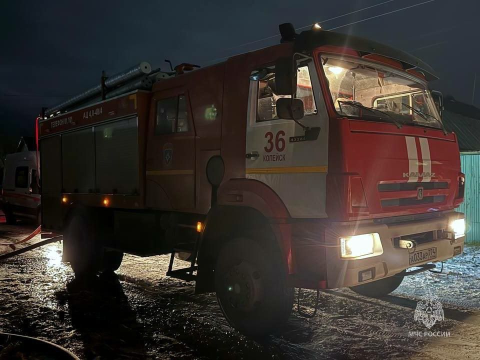 Сотрудники МЧС России вновь тушили баню Сотрудники МЧС России вновь тушили баню