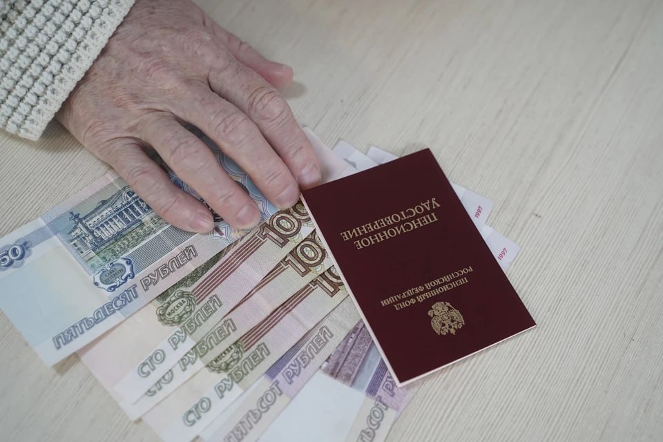 В Челябинской области полицейские поймали 18-летнего курьера мошенников