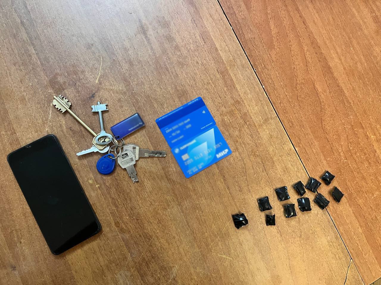 В Ленинском районе Челябинска оперативники ГУ МВД региона задержали наркодилера за попытку сбыта крупной партии «синтетики»