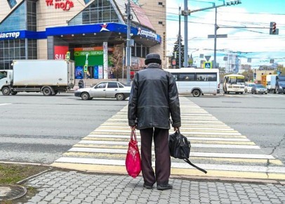 В Челябинске мошенники заставили пенсионера забрать деньги у трех бабушек