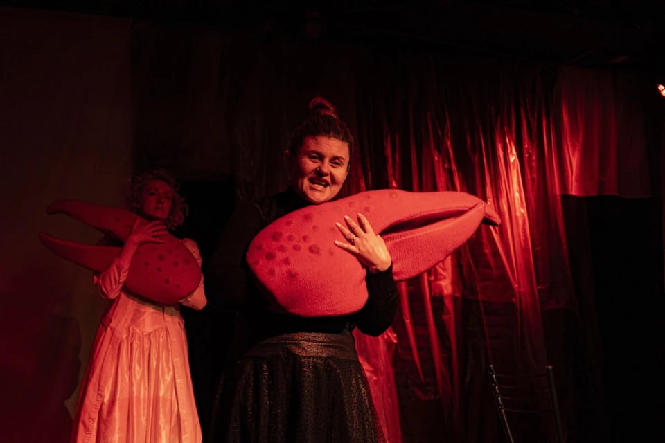 В студии театра «Манекен» в Челябинске прошел показ спектакля «Идущий человек»