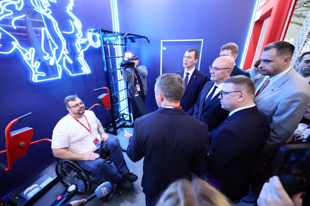 Заместитель председателя Правительства РФ Дмитрий Чернышенко и министр спорта России Михаил Дегтярёв ознакомились со спортивными достижениями Челябинской области Заместитель председателя Правительства РФ Дмитрий Чернышенко и министр спорта России Михаил Дегтярёв ознакомились со спортивными достижениями Челябинской области