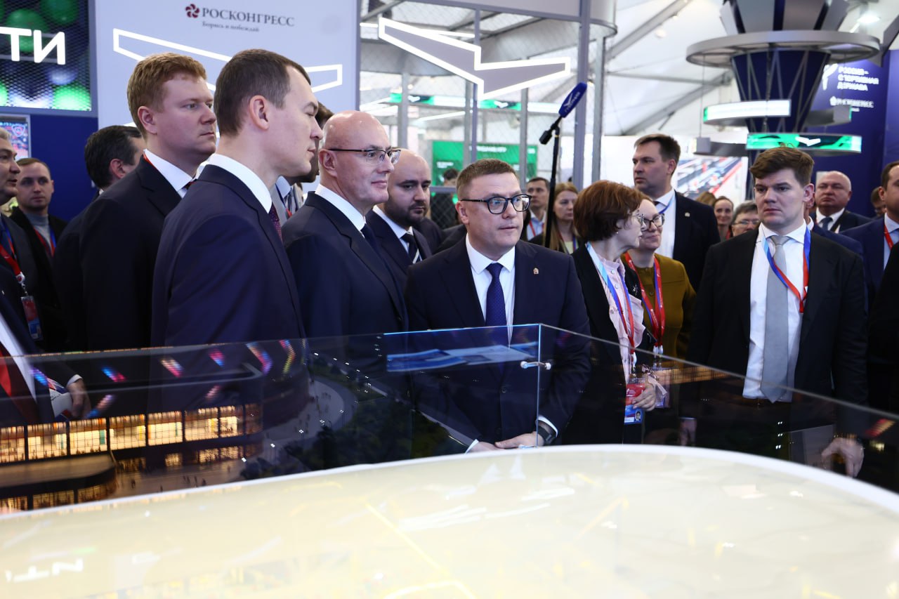 Заместитель председателя Правительства РФ Дмитрий Чернышенко и министр спорта России Михаил Дегтярёв ознакомились со спортивными достижениями Челябинской области Заместитель председателя Правительства РФ Дмитрий Чернышенко и министр спорта России Михаил Дегтярёв ознакомились со спортивными достижениями Челябинской области