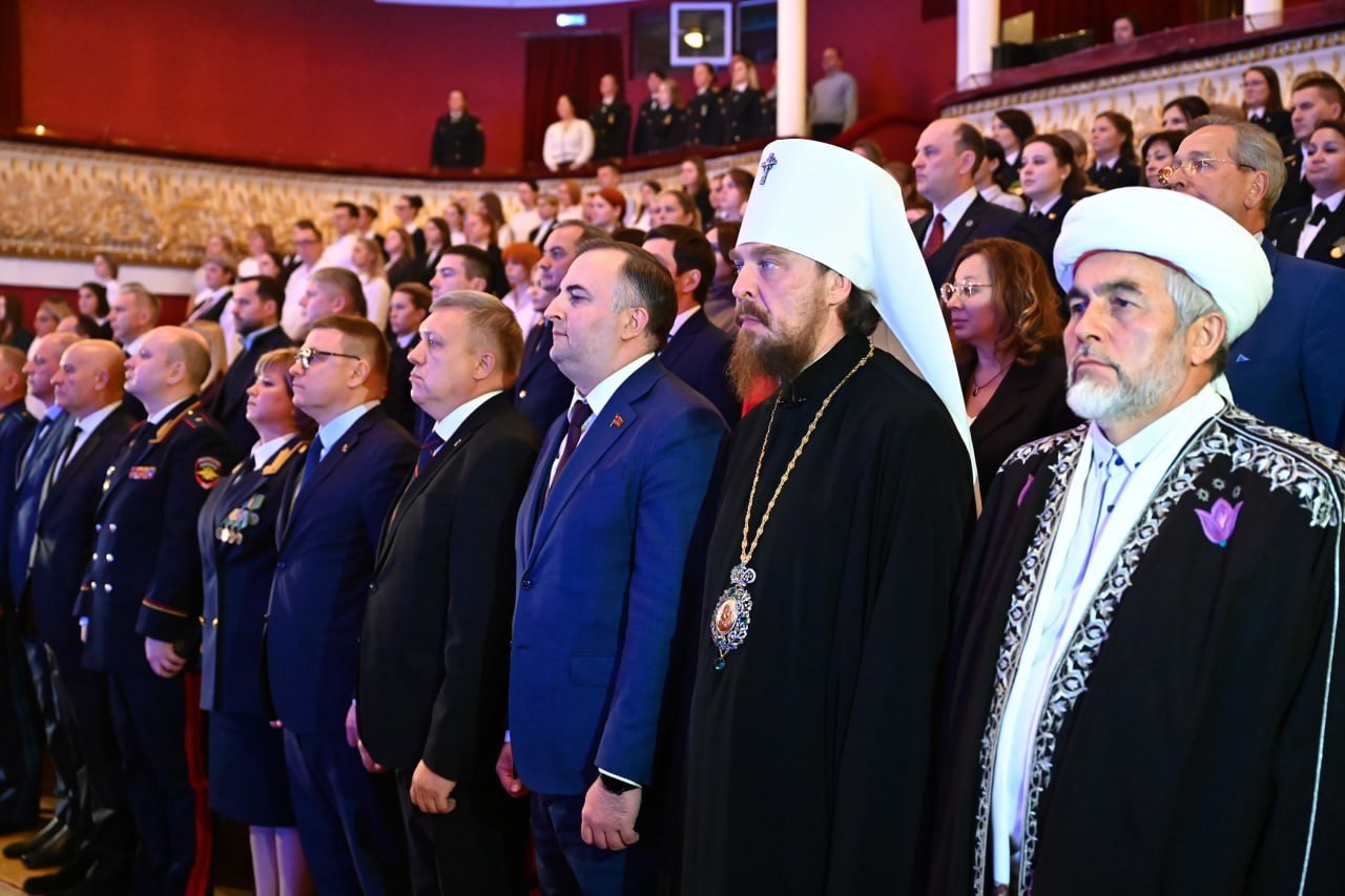 Алексей Текслер вручил областные награды судебным приставам на торжественном мероприятии Алексей Текслер вручил областные награды судебным приставам на торжественном мероприятии