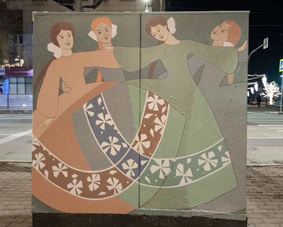 В Челябинске созданные детьми арт-объекты заклеили афишей Ваенги