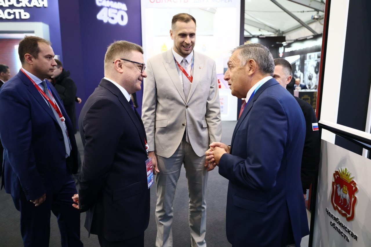 Алексей Текслер осмотрел стенд Челябинской области на XIII Международном спортивном форуме «Россия – спортивная держава» в Самаре Алексей Текслер осмотрел стенд Челябинской области на XIII Международном спортивном форуме «Россия – спортивная держава» в Самаре