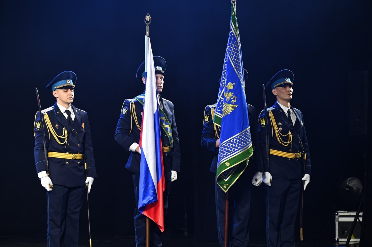 Алексей Текслер вручил областные награды судебным приставам на торжественном мероприятии Алексей Текслер вручил областные награды судебным приставам на торжественном мероприятии