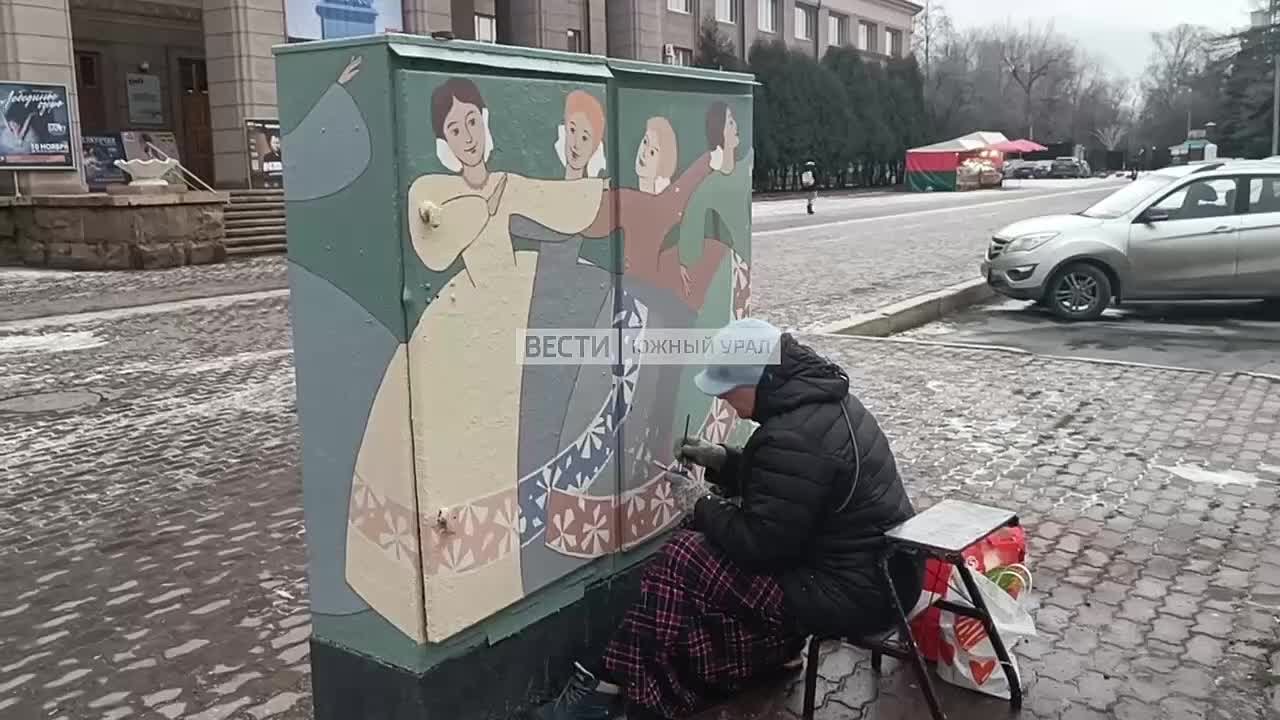 В Челябинске созданные школой искусств арт-объекты испортили рекламой