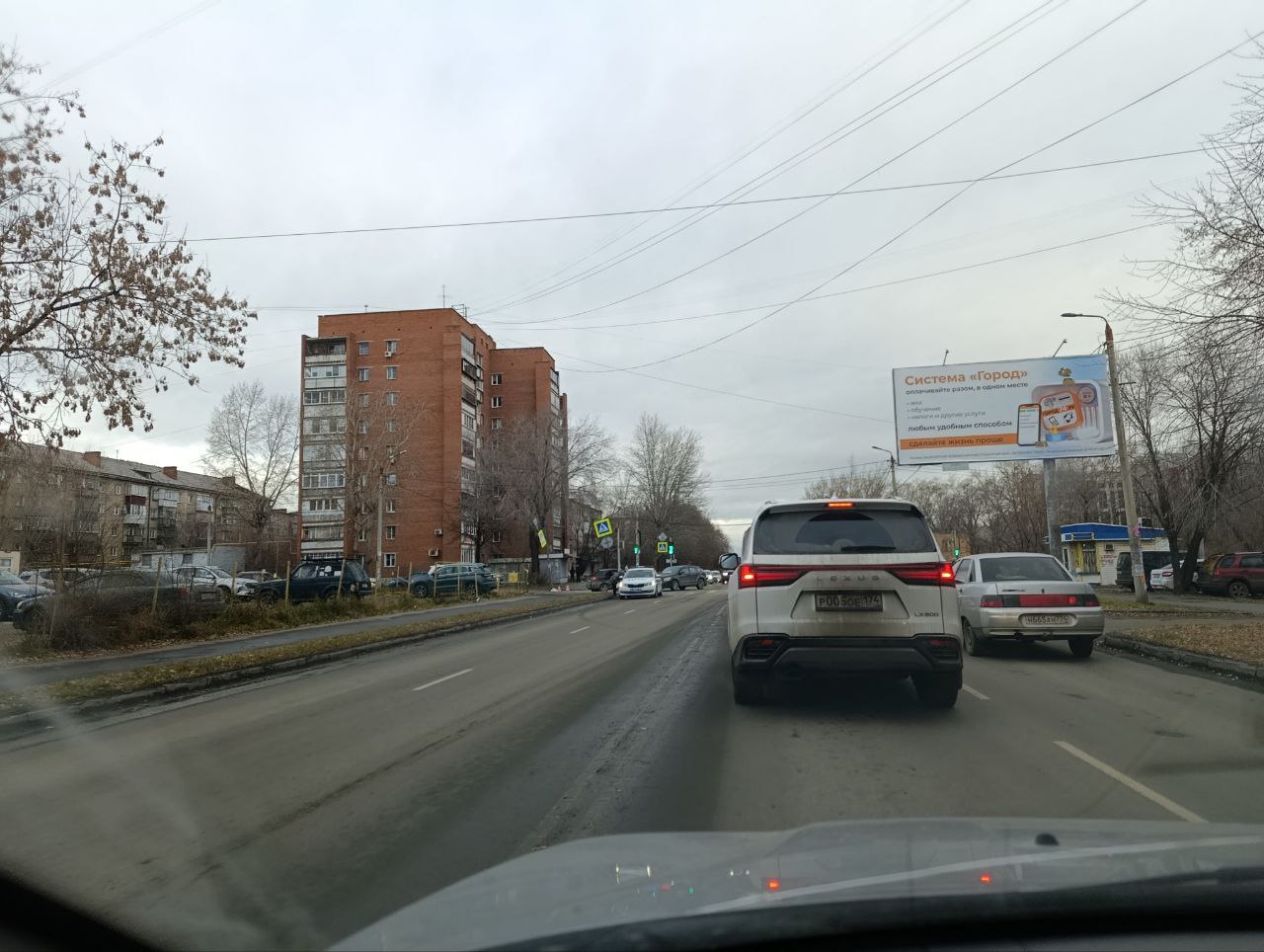 Информация от подписчиков. В Челябинске на пересечении улиц Красноармейская и Островского столкнулись две иномарки, полностью закрыв проезжую часть Информация от подписчиков. В Челябинске на пересечении улиц Красноармейская и Островского столкнулись две иномарки, полностью закрыв проезжую часть