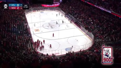 Александр Овечкин стал первым игроком, который забросил 900 шайб за карьеру