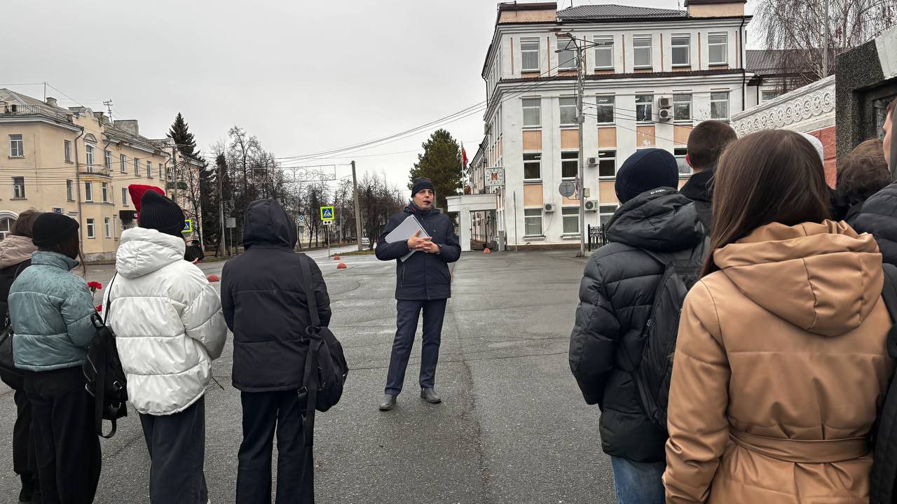 В Копейске прошла пешеходная экскурсия В Копейске прошла пешеходная экскурсия